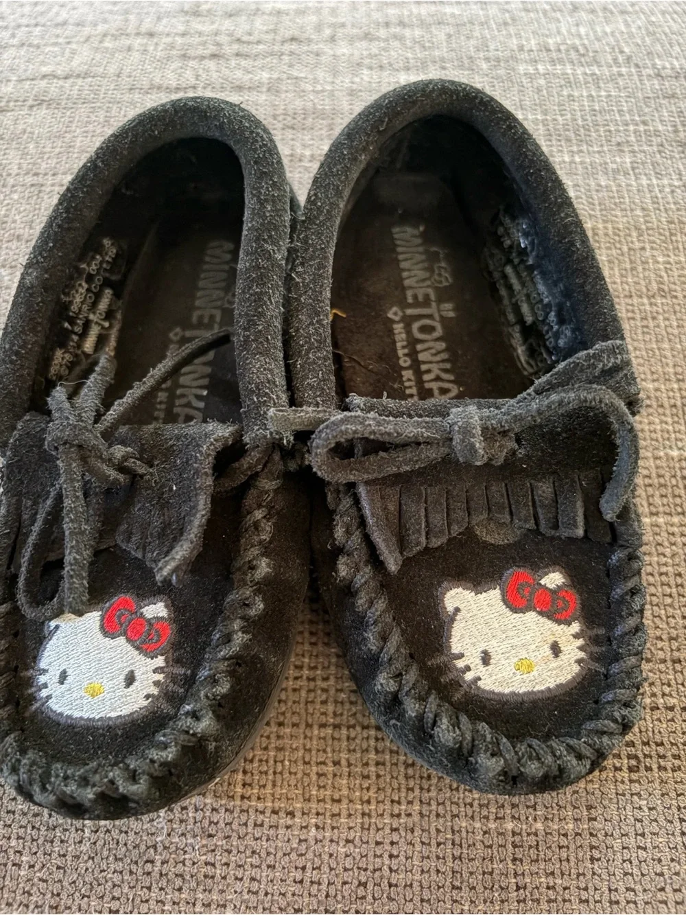 Minnetonka Hello Kitty Toddler Girls Moccasins Sz 7